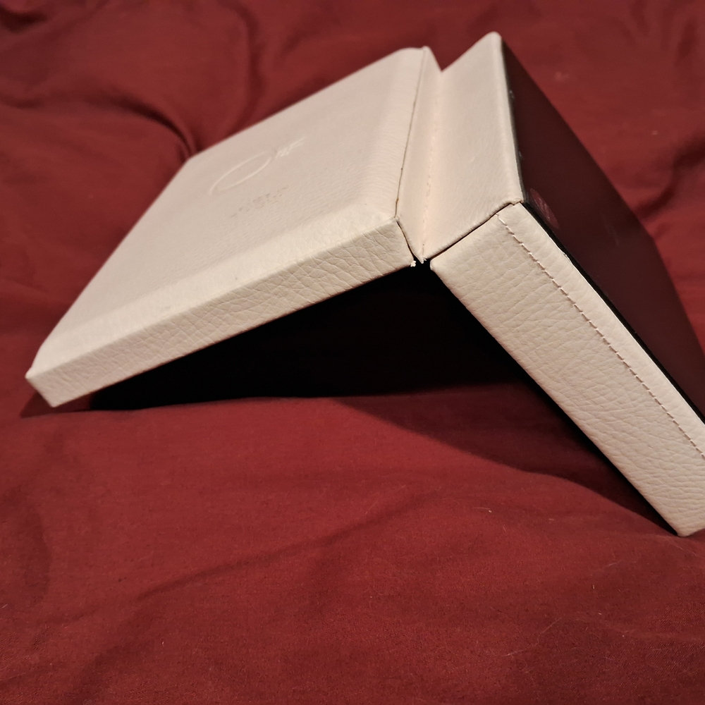 Pandora Cream and Black Leather Exterior Jewelry Box - Picture 5 of 9